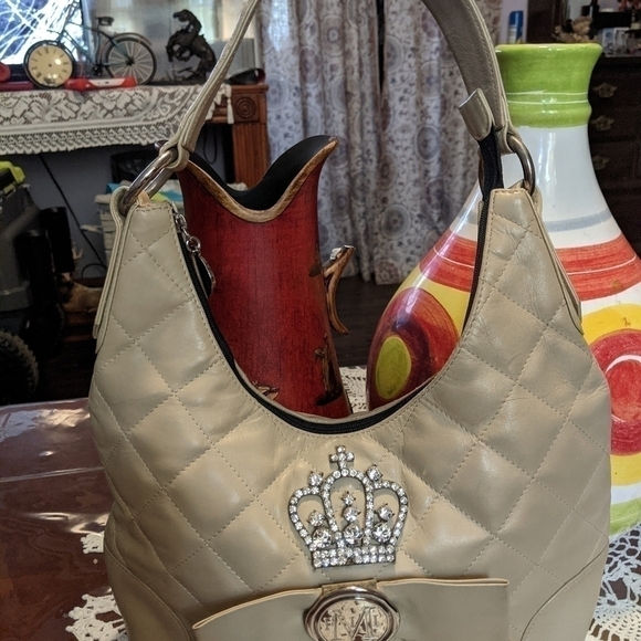 My flats in London purse - Picture 3 of 10